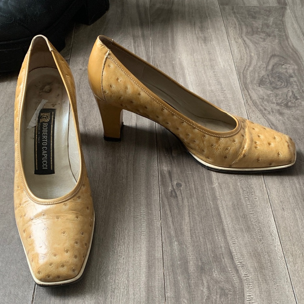 Roberto Capucci Made in Italy 
Tan Women's Heels
